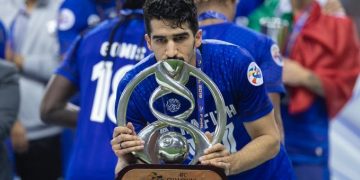 عبدلله الحافظ بعد إنجازته مع الهلال يغير وجهته للفرسان