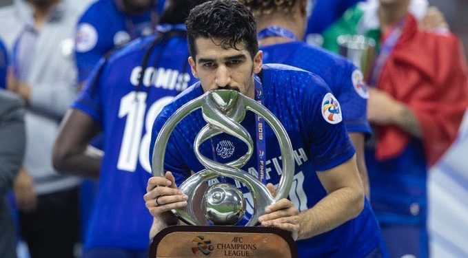 عبدلله الحافظ بعد إنجازته مع الهلال يغير وجهته للفرسان