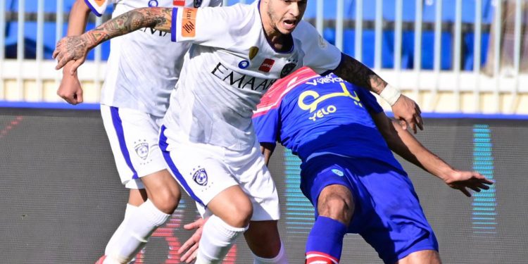 التعادل الإيجابي يحسم لقاء الهلال وأبها