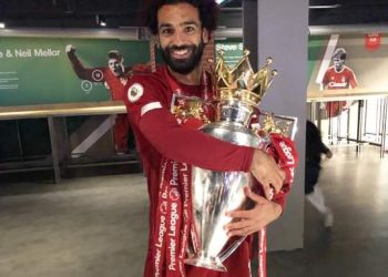 ليفربول يستفسر عن حالة صلاح قبل موقعة الأبطال