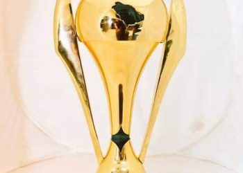 بعد اخطاء المواطنين نهائي السبت بحكام أجانب