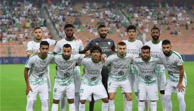 قبل مواجهة الشباب..الأهلي يفتقد خدمات مدافعه