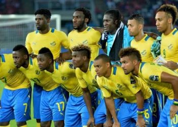 لاعبو الجابون علي أرض مطار جابول ..التفاصيل