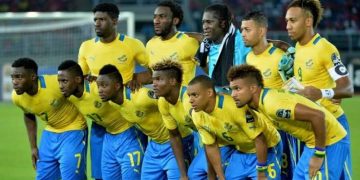 لاعبو الجابون علي أرض مطار جابول ..التفاصيل