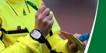 طاقم تحكيم أوروجواني لديربي الرياض