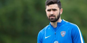 إستبعاد عمر الخربين من قائمة الهلال أمام النصر