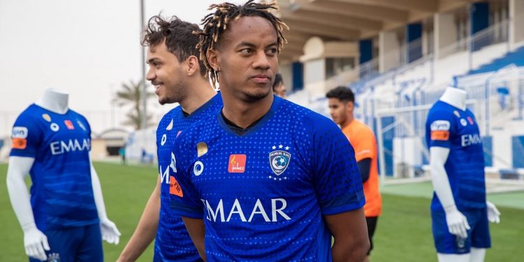 كاريلو يخضع للعزل الصحي