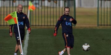 كاماريرو يطالب بتقرير عن أوزارن لاعبي الفريق..والسبب