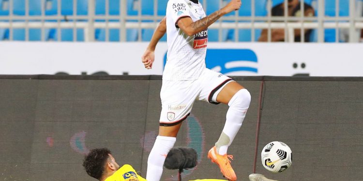 استكمالا لسلسلة الهزائم..الشباب يتغلب على النصر2-1