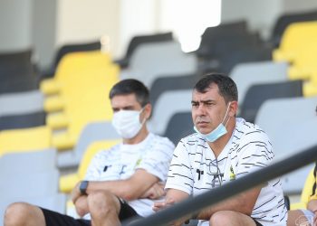 قبل مواجهة الفيصلي..عبدالله جابر يوجه رسالة إلى كاريلي