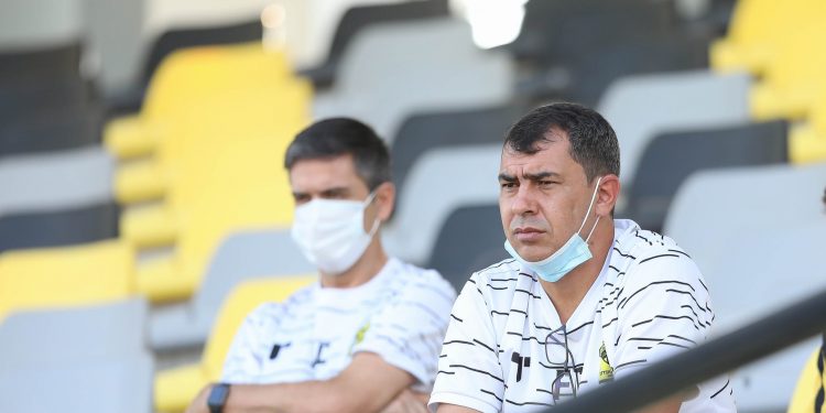 قبل مواجهة الفيصلي..عبدالله جابر يوجه رسالة إلى كاريلي