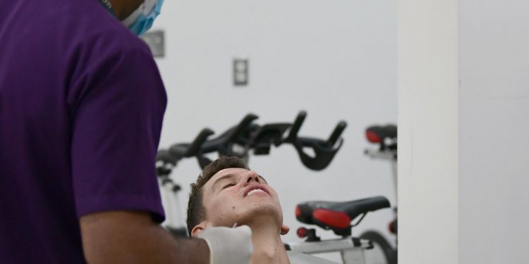 الأهلي يجري المسحة الطبية قبل مواجهة الشباب