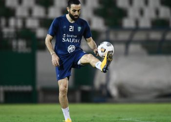 قبل مواجهة الشباب ..إصابة لاعب خط وسط الأهلي بكورونا