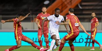 الشباب يتصدر قائمة الدوري السعودي على حساب ضمك