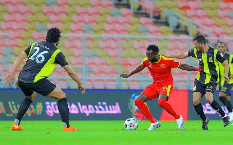 الاتحاد يتغلب على القادسية بثنائية نظيفة