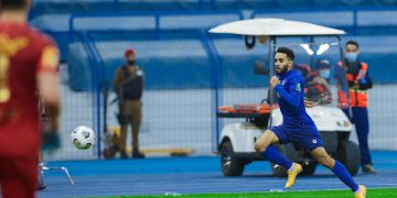 شوط مثير.. الهلال يسجل هدفين في شباك النصر