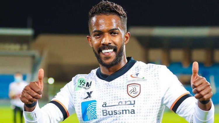 الهلال يمنح نواف العابد ميدالية خاصة