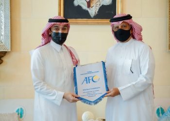 وزير الرياضة ونائب رئيس الاتحاد الأسيوي يبحثان كيفية تطوير كرة القدم بالقارة