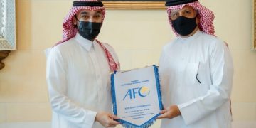 وزير الرياضة ونائب رئيس الاتحاد الأسيوي يبحثان كيفية تطوير كرة القدم بالقارة