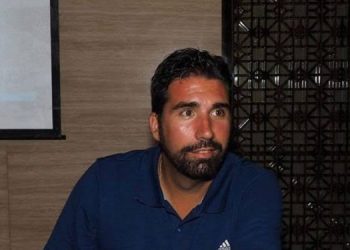 مانويل نافارو يرد على اتهامات محاباة لجنة الحكام للأندية