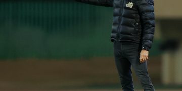 لوشيسكو يحضر بديل جان هيون لمواجهة الشباب