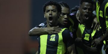 شوط مثير: الاتحاد يسجل هدف عن طريق رومارينيو في شباك الشباب