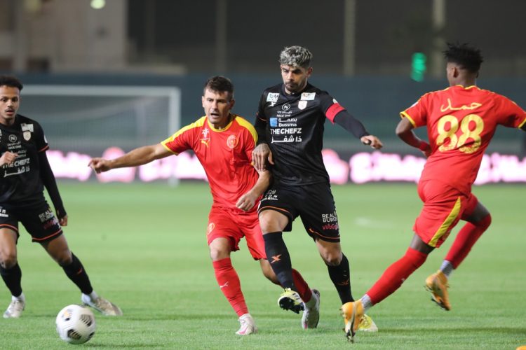 القادسية يطيح بالشباب ويضرب موعدا مع العين