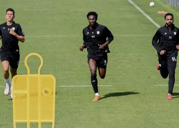 الشباب في أزمة بعد إصابة ثلاثي الفريق