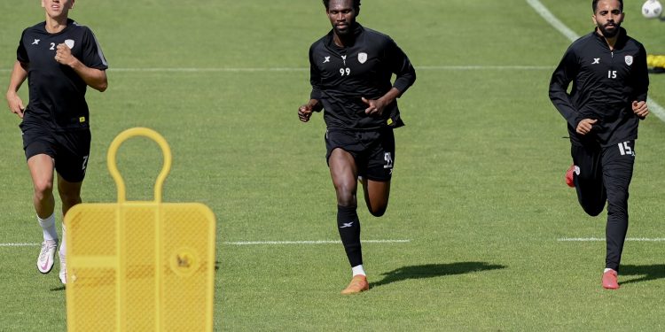 الشباب في أزمة بعد إصابة ثلاثي الفريق