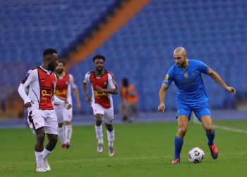 عضو مجلس إدارة الرائد يهاجم أداء التحكيم في الدوري والكأس