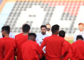 أمر ضروري من بيسنيك هاسي للاعبيه