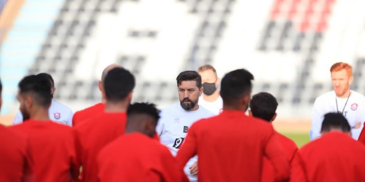 أمر ضروري من بيسنيك هاسي للاعبيه