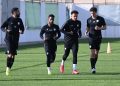قبل مواجهة الباطن..حارس مرمى الشباب يشارك في التدريبات الجماعية