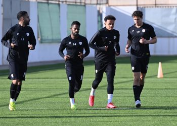 قبل مواجهة الباطن..حارس مرمى الشباب يشارك في التدريبات الجماعية