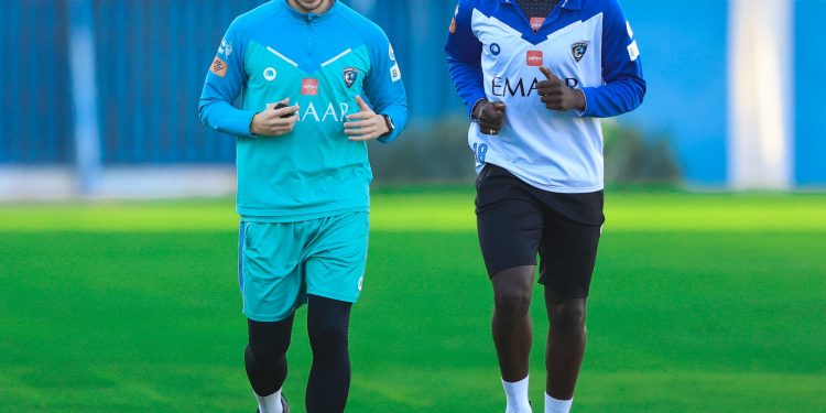 بعد التعافي من الإصابة..ثنائي الهلال يشارك في التدريبات الجماعية