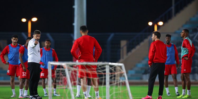 طلب غريب من بيسنيك هاسي لإدارة الرائد