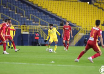 النصر يتعثر أمام ضمك ويتعادل إيجابيا