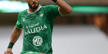 مفاجأة كبيرة بشأن تجديد عقد السومة مع الأهلي