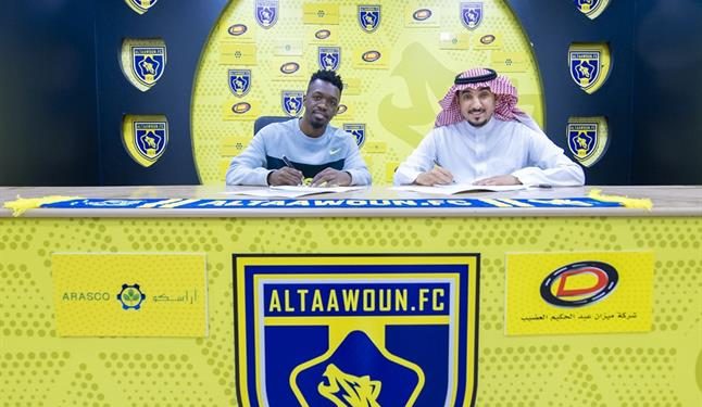 التعاون يجدد للاعب ريان موسى