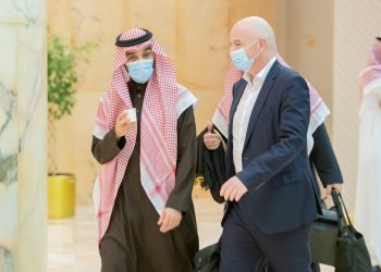 وزير الرياضة ورئيس الاتحاد الدولي يناقشان سبل تطوير العلاقات