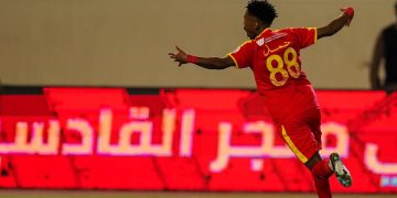 القادسية يصدم الهلال بهذا القرار