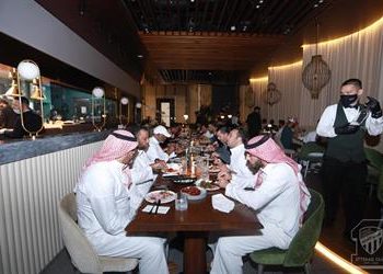 “رومارينهو” يُقيم مأدبة عشاء لفريق “الاتحاد” (صور)