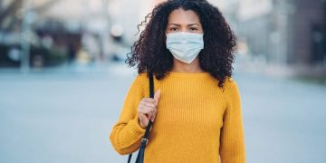 تعليق عجيب من طبيب.. "من لم يصب بكورونا ليس لديه أصدقاء"