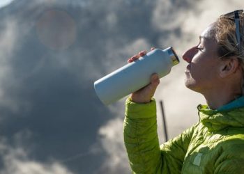 10 فوائد صحية لعصير خضراوات غير شائع