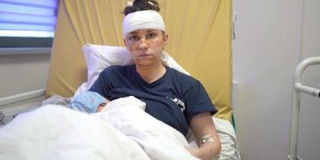 من قلب كييف صورة لأم ورضيعتها هزت العالم.. هذه قصتها