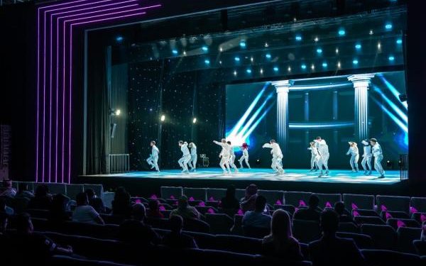 تجارب إبداعية.. «تودس» العالمية تقيم عرضاً فنياً بالرياض