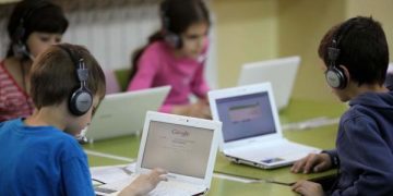 7 ممارسات رقمية لحماية الأطفال من مخاطر الإنترنت