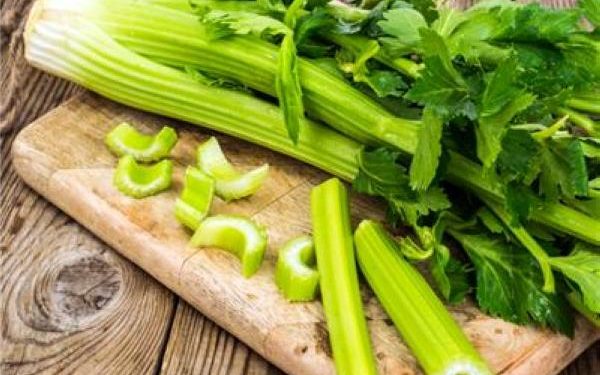 الكرفس كنز الفيتامينات والألياف