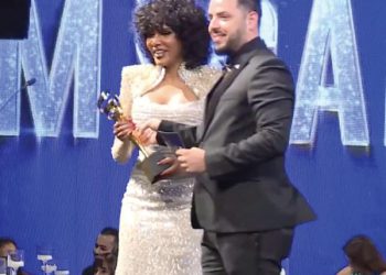 هند تحصد لقب «فنانة الموضة» في «الإيميغالا»