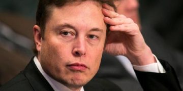 «إيلون ماسك» يفكر في إنشاء منصة تواصل اجتماعي